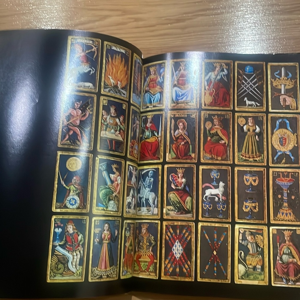 “The Tarot” book - Picture 4 of 6